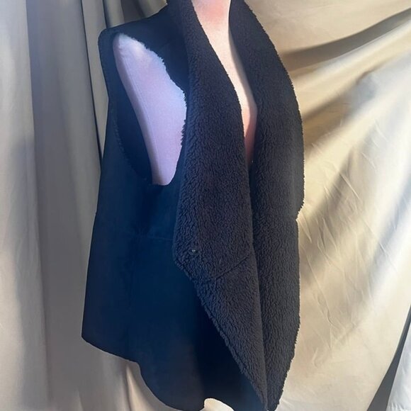 Stella & dot  Black Sherpa Faux Suede Chalet Vest  NWT Womens  Size 1X - Picture 2 of 12